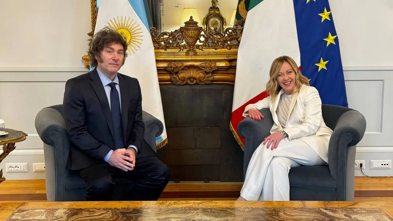 Javier Milei viaja a Italia para reunirse con Giorgia Meloni